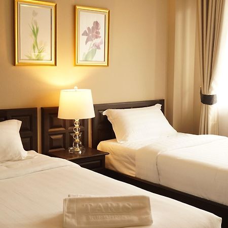 Taris Art Hotel Phrae Exterior photo