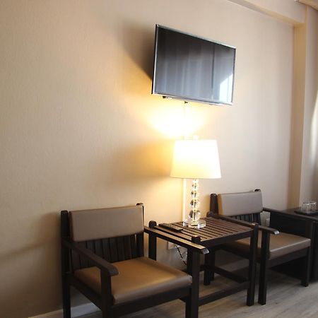 Taris Art Hotel Phrae Exterior photo