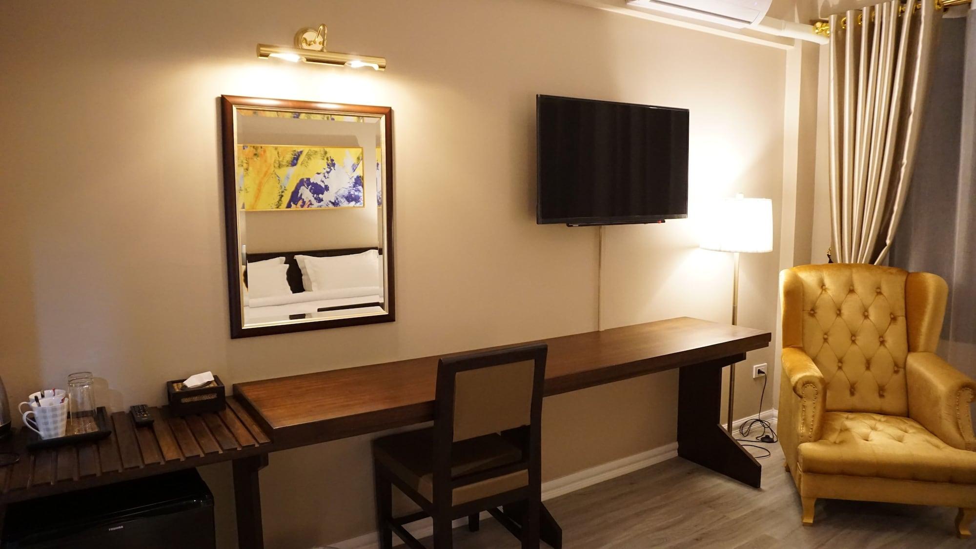 Taris Art Hotel Phrae Exterior photo