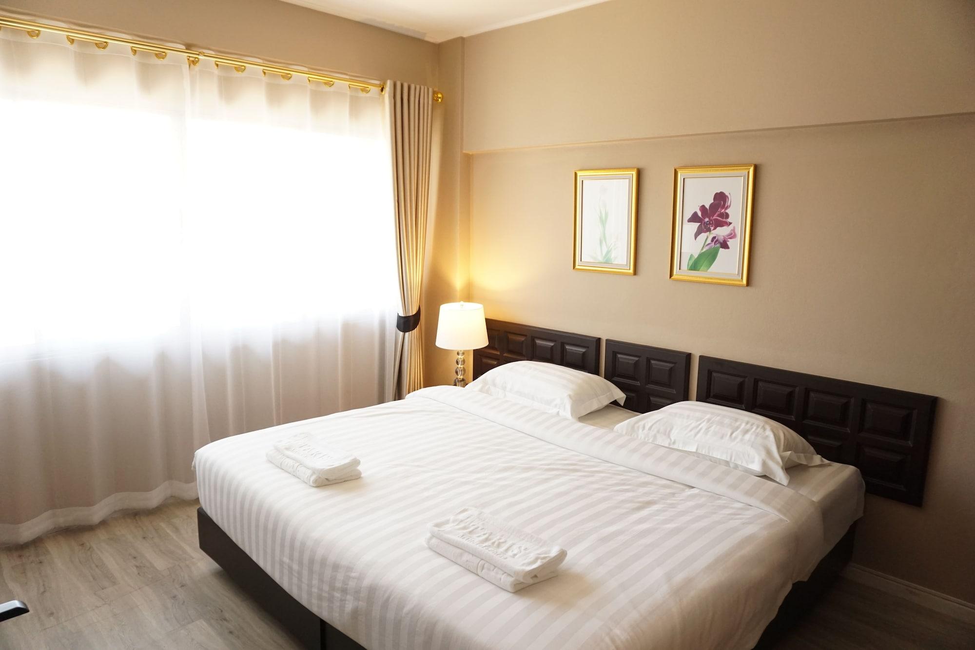Taris Art Hotel Phrae Exterior photo