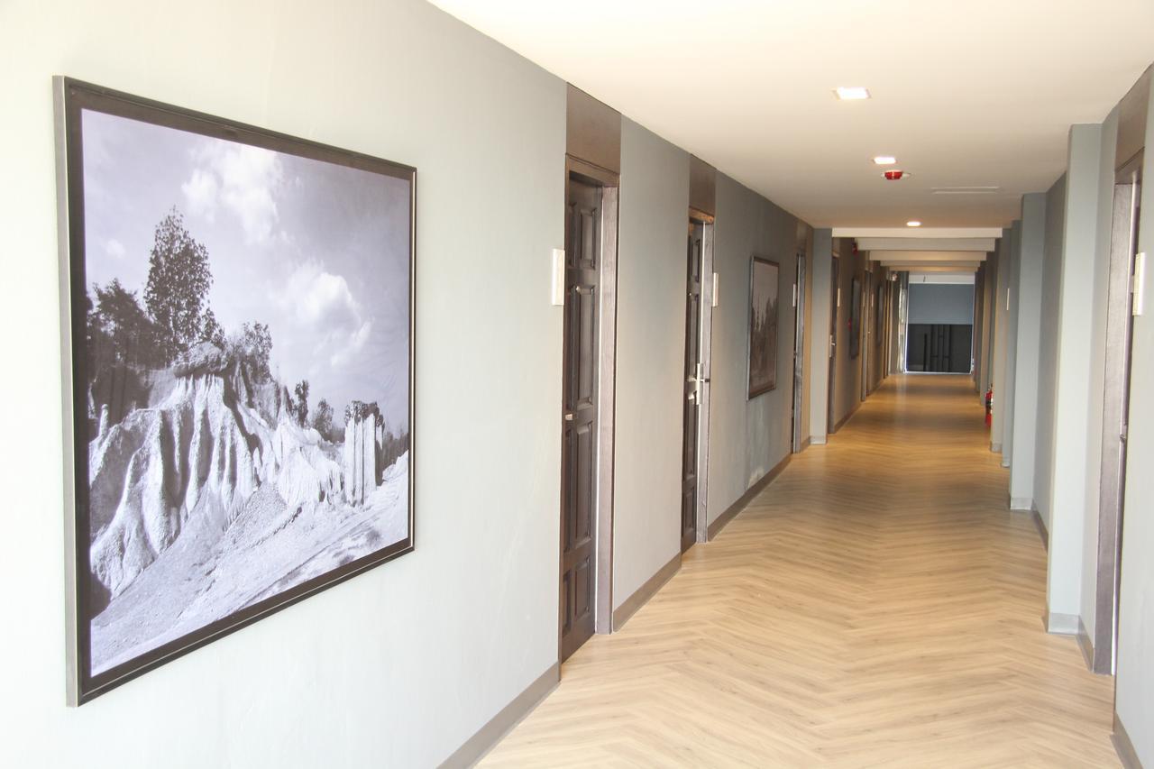 Taris Art Hotel Phrae Exterior photo
