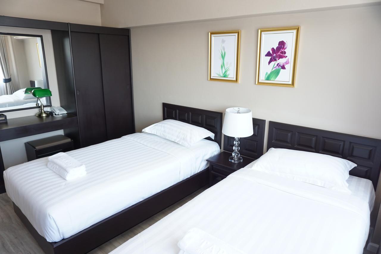 Taris Art Hotel Phrae Exterior photo