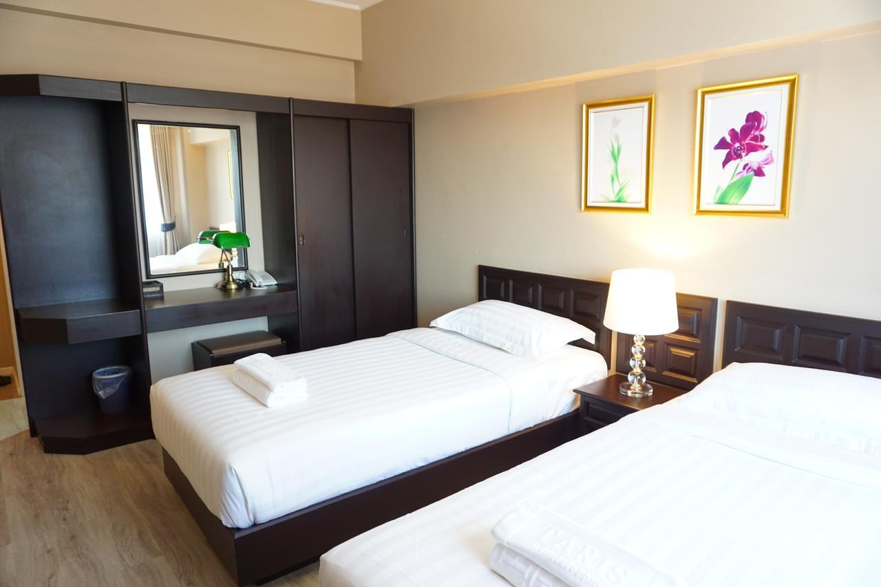 Taris Art Hotel Phrae Exterior photo
